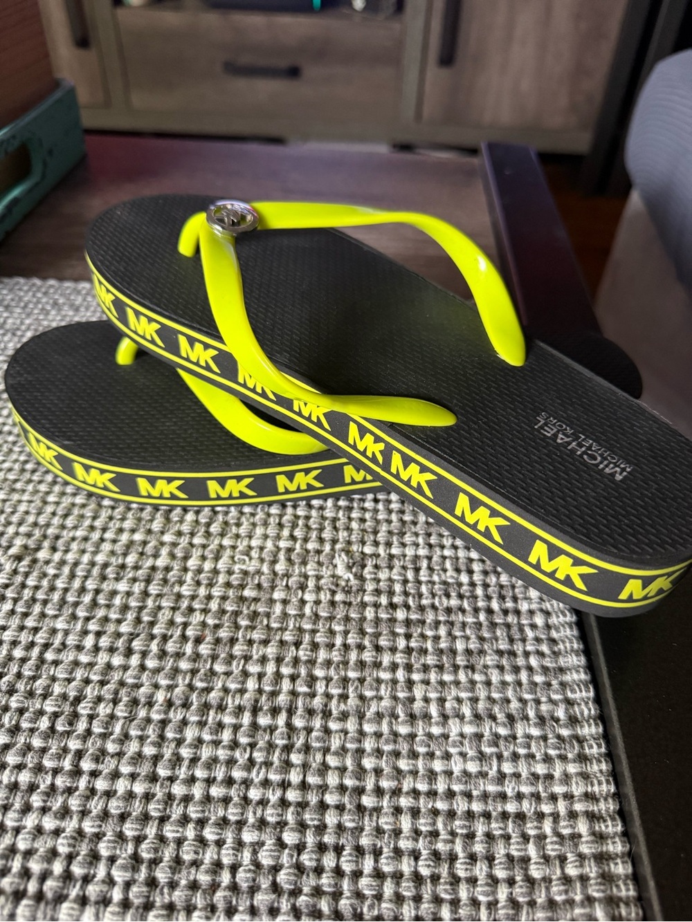 Flip-flop sandals